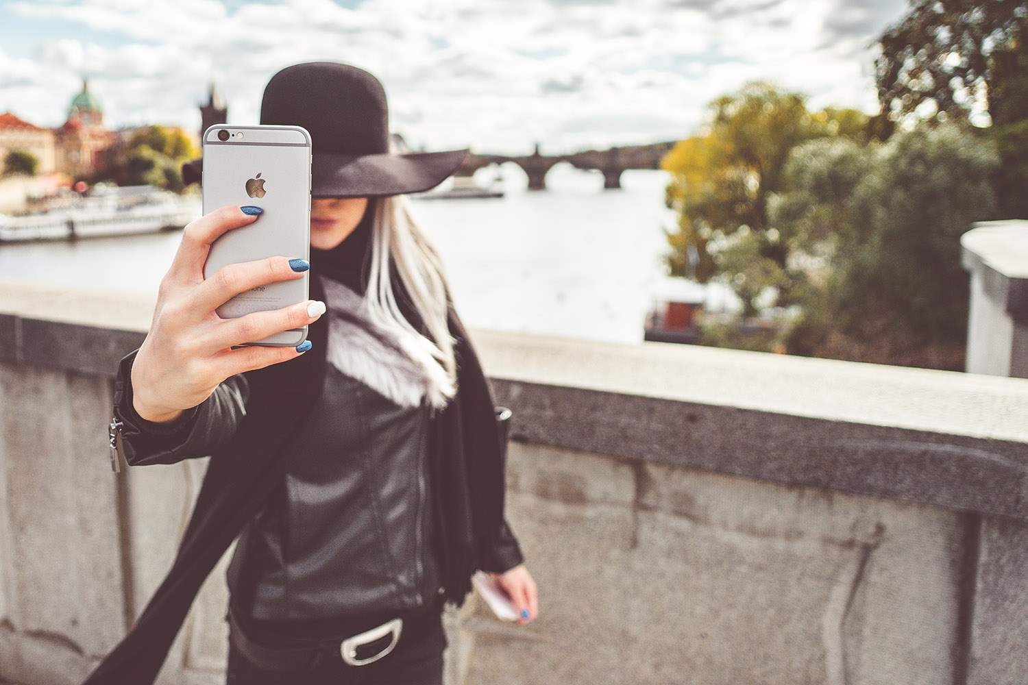 young-woman-taking-a-selfie-with-her-iphone