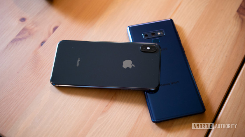 Samsung-Galaxy-Note-9-vs-Apple-iPhone-XS-Max-1-840x472