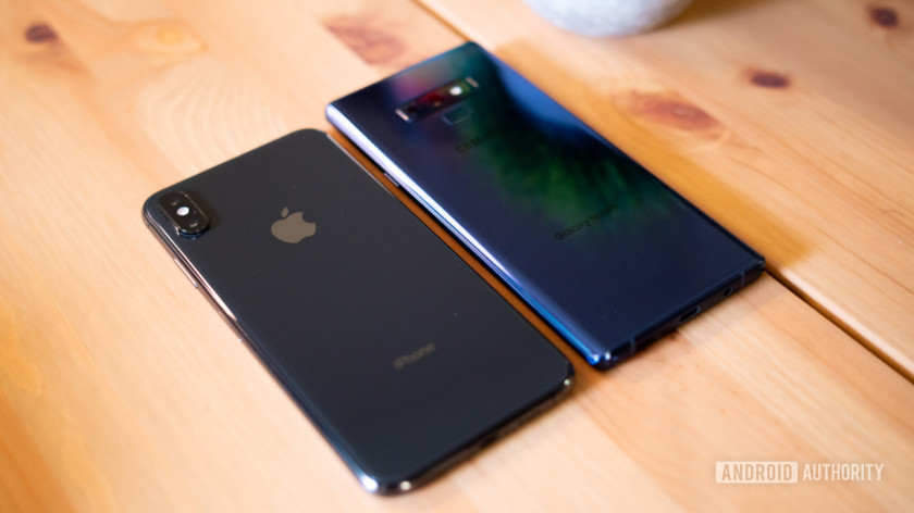 Samsung-Galaxy-Note-9-vs-Apple-iPhone-XS-Max-8-840x472