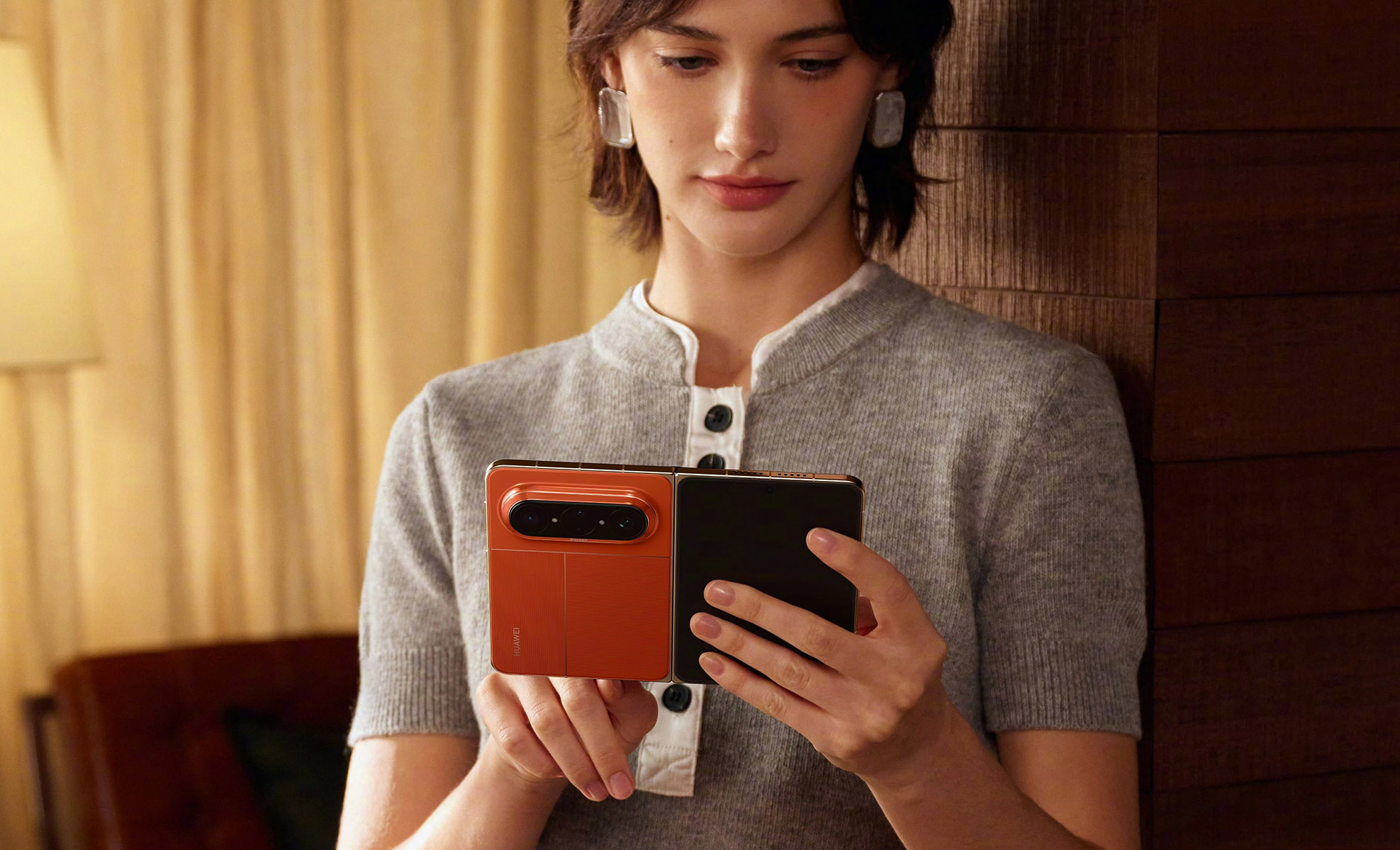 Huawei Pura X Max in hands