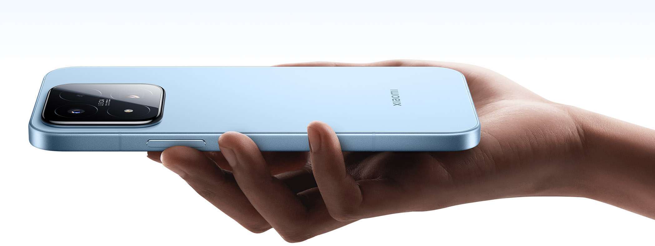 Xiaomi 17 Max in hand