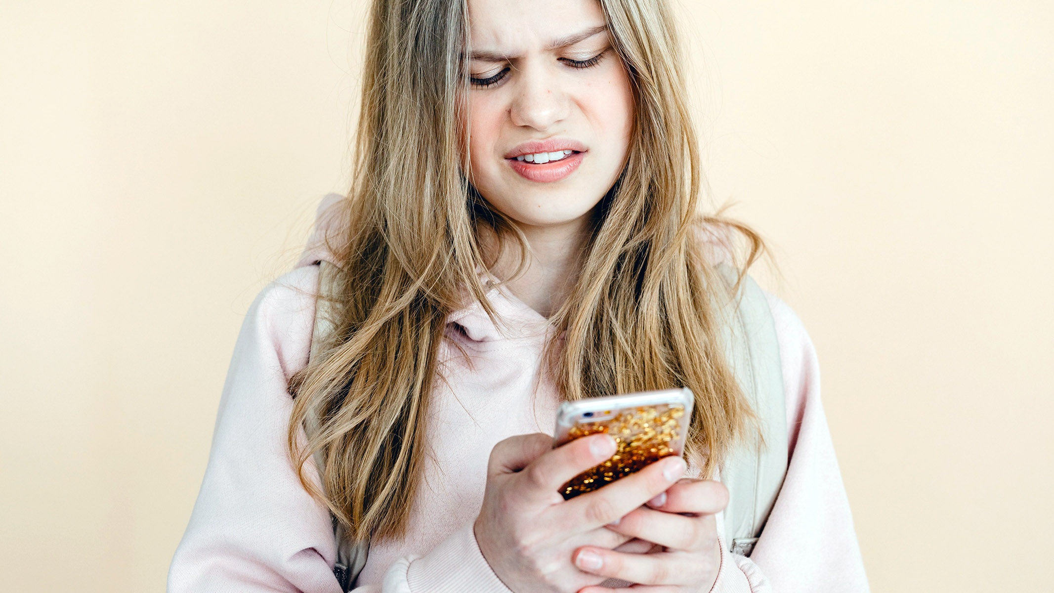 girl frustrated with smartphone trouble