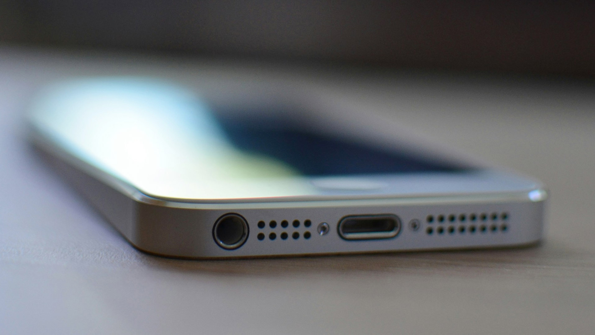 macro smartphone port